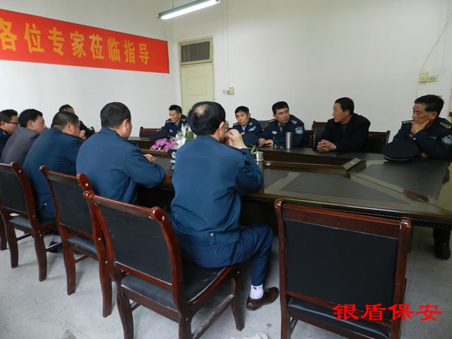 公司領(lǐng)導(dǎo)召集保安員在皖西學院進行提高素質(zhì)培訓會議